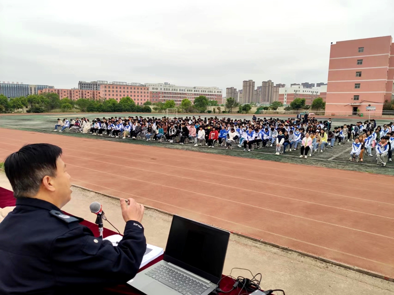 淮北第八高中举办法治讲座暨安全教育大会